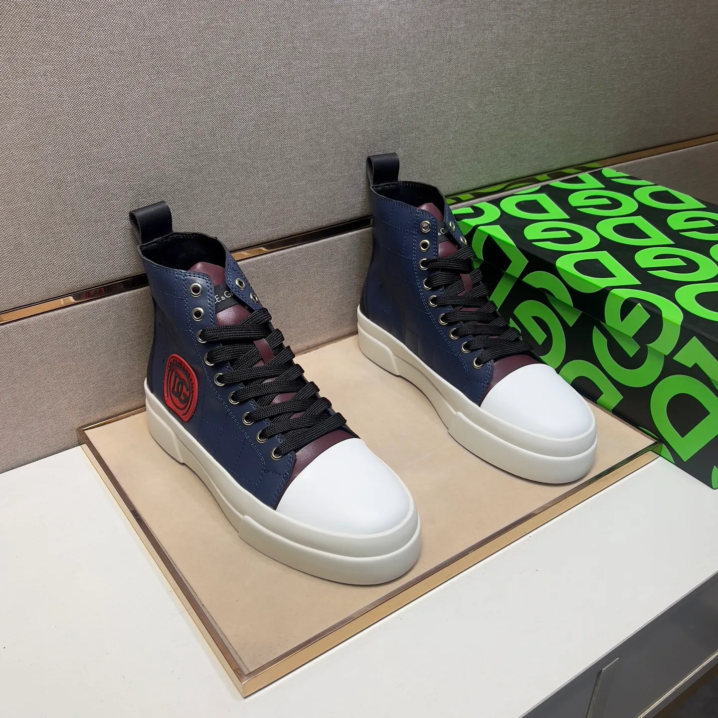⬛️Men's shoes 💰p440【DG～】Men's casual high-top shoes 2025z cabinet sales simultaneously 🔶Size: 38-44#️⃣ 🔷1 color🔜The upper is made of multi-material splicing ➕Genuine leather lining, comfortable and breathable, sole: original comfortable and wear-resistant outsole, ⚠️real thing📱photographed🎬real thing is better📢📢📢